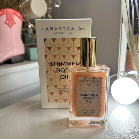 Anastasia Beverly Hills Other - Anastasia Beverly Hills Shimmer Body Oil